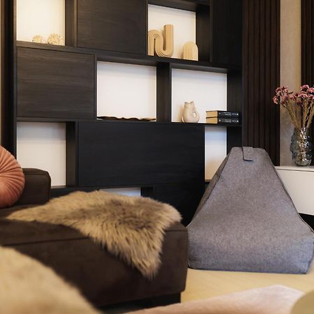 Rose Luxury Apartment & 24H Self Check-In With Private Parking Banská Bystrica Exteriör bild