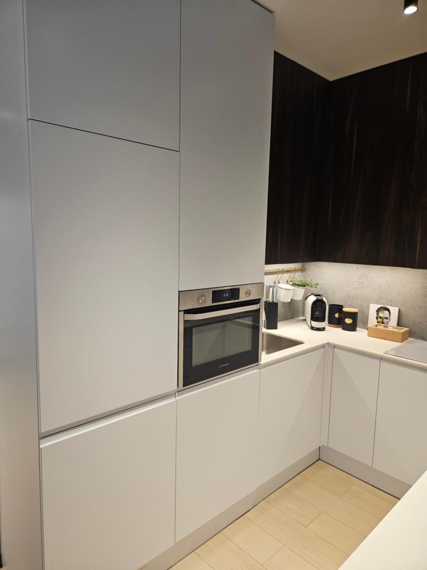 Rose Luxury Apartment & 24H Self Check-In With Private Parking Banská Bystrica Exteriör bild