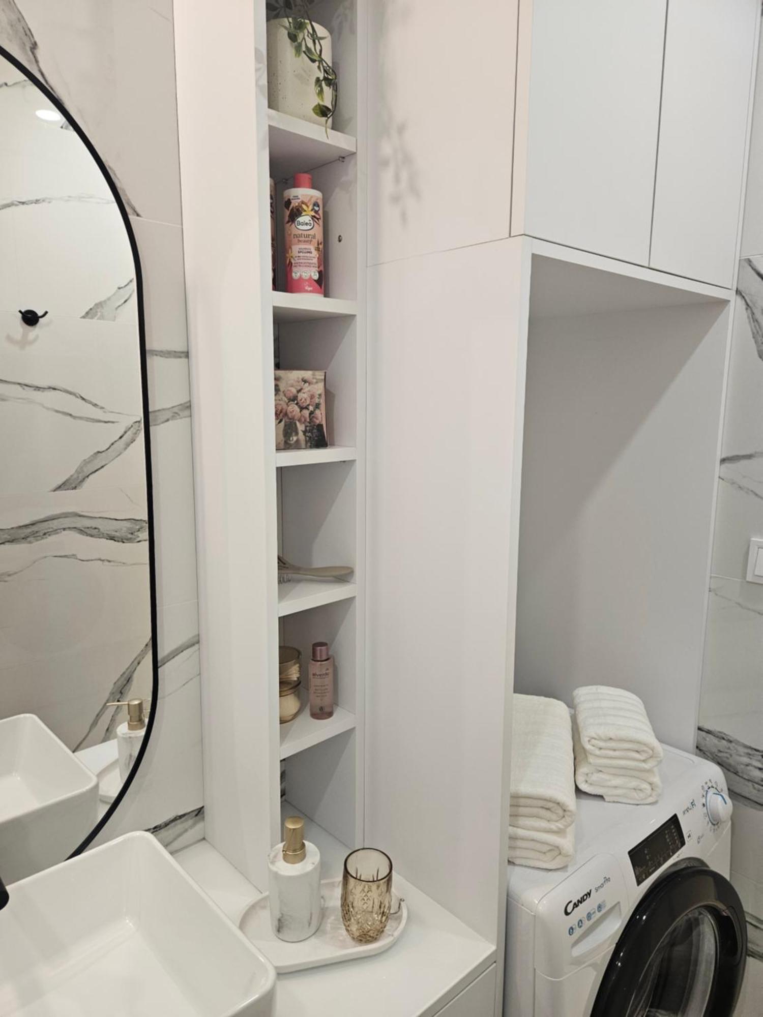 Rose Luxury Apartment & 24H Self Check-In With Private Parking Banská Bystrica Exteriör bild