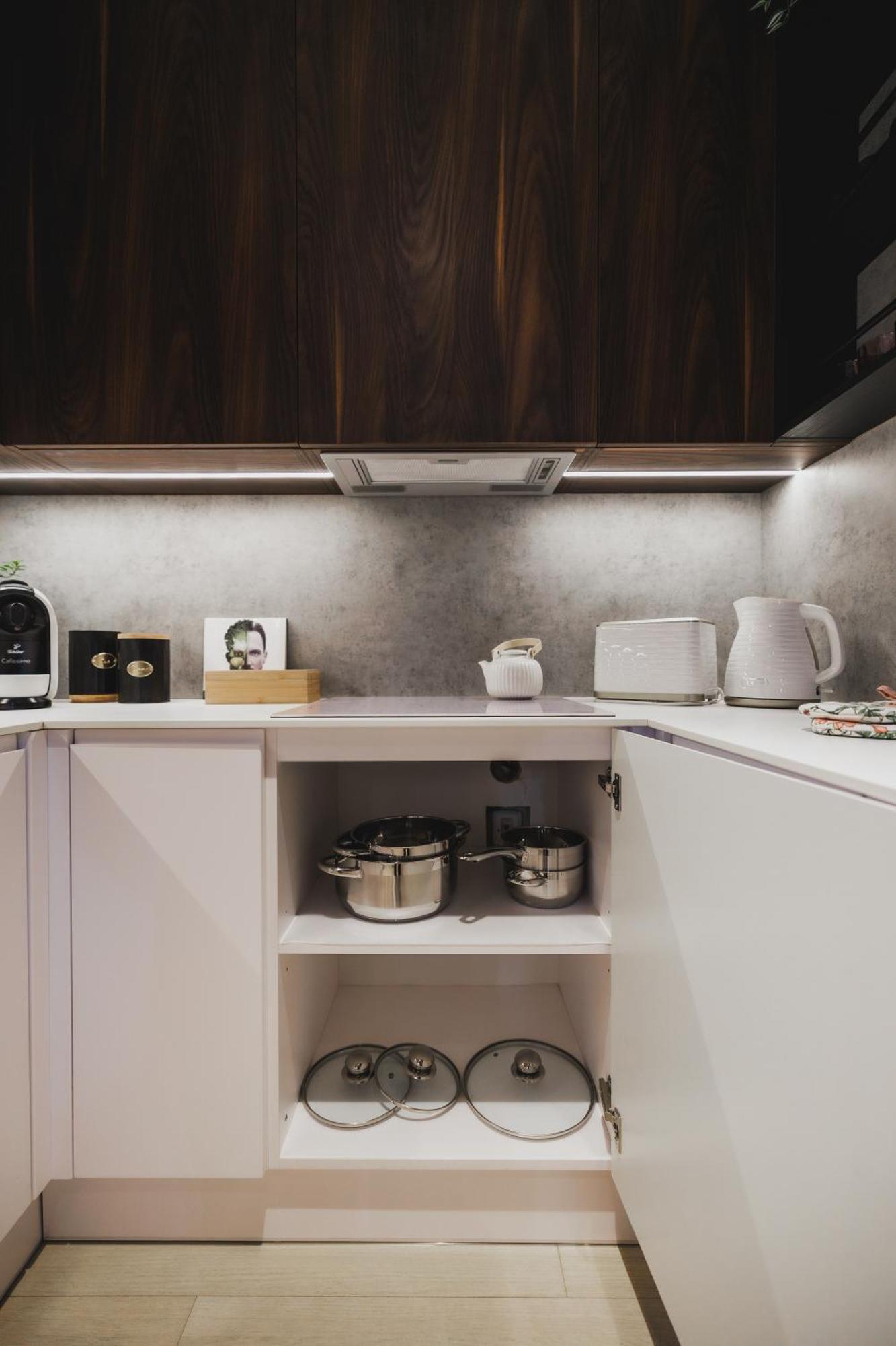 Rose Luxury Apartment & 24H Self Check-In With Private Parking Banská Bystrica Exteriör bild