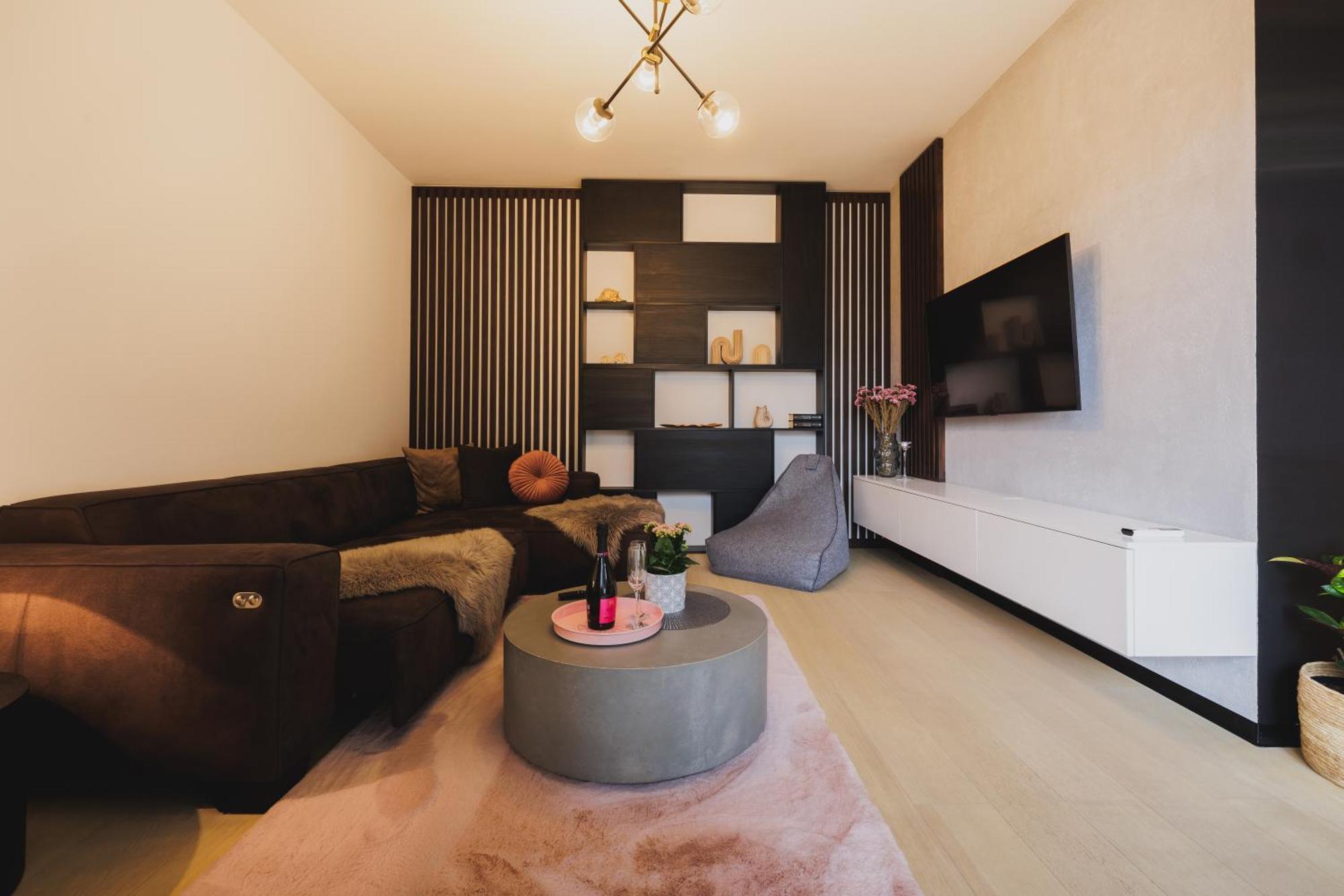 Rose Luxury Apartment & 24H Self Check-In With Private Parking Banská Bystrica Exteriör bild