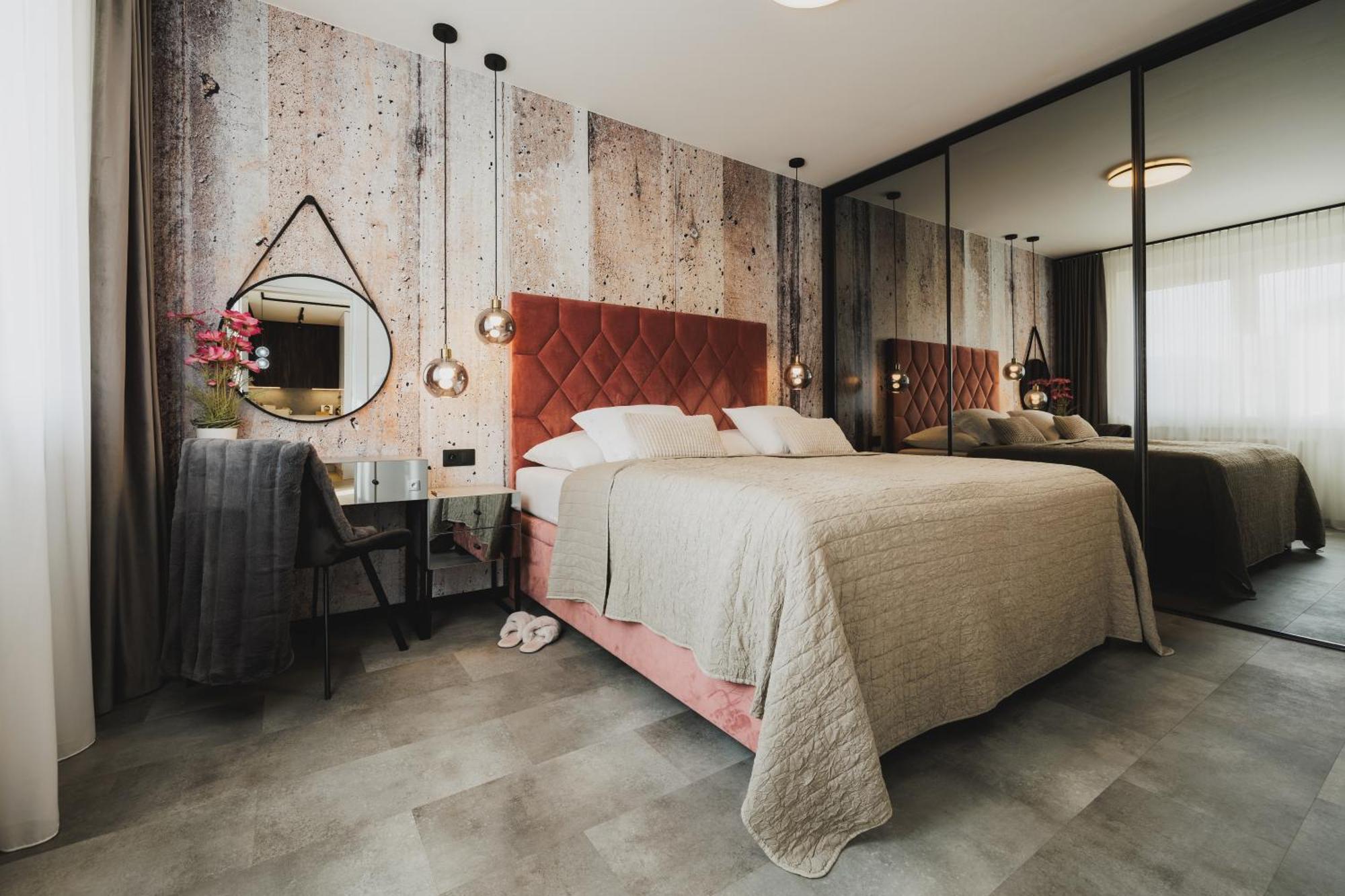 Rose Luxury Apartment & 24H Self Check-In With Private Parking Banská Bystrica Exteriör bild