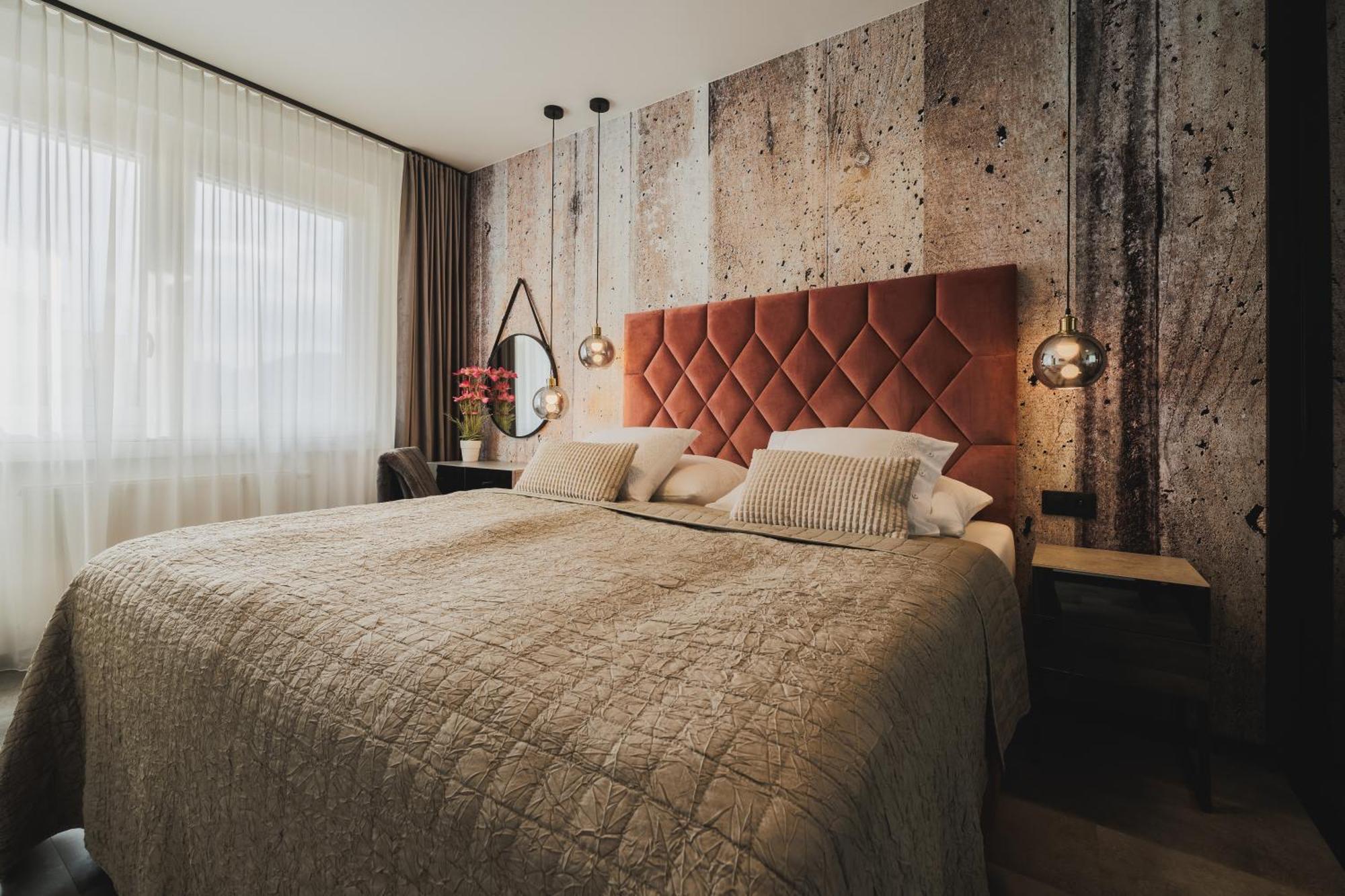 Rose Luxury Apartment & 24H Self Check-In With Private Parking Banská Bystrica Exteriör bild